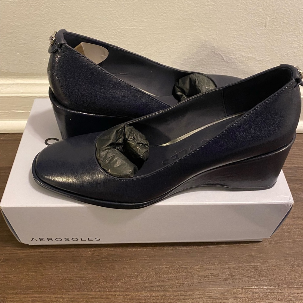 Brand new navy Aerosoles shoes